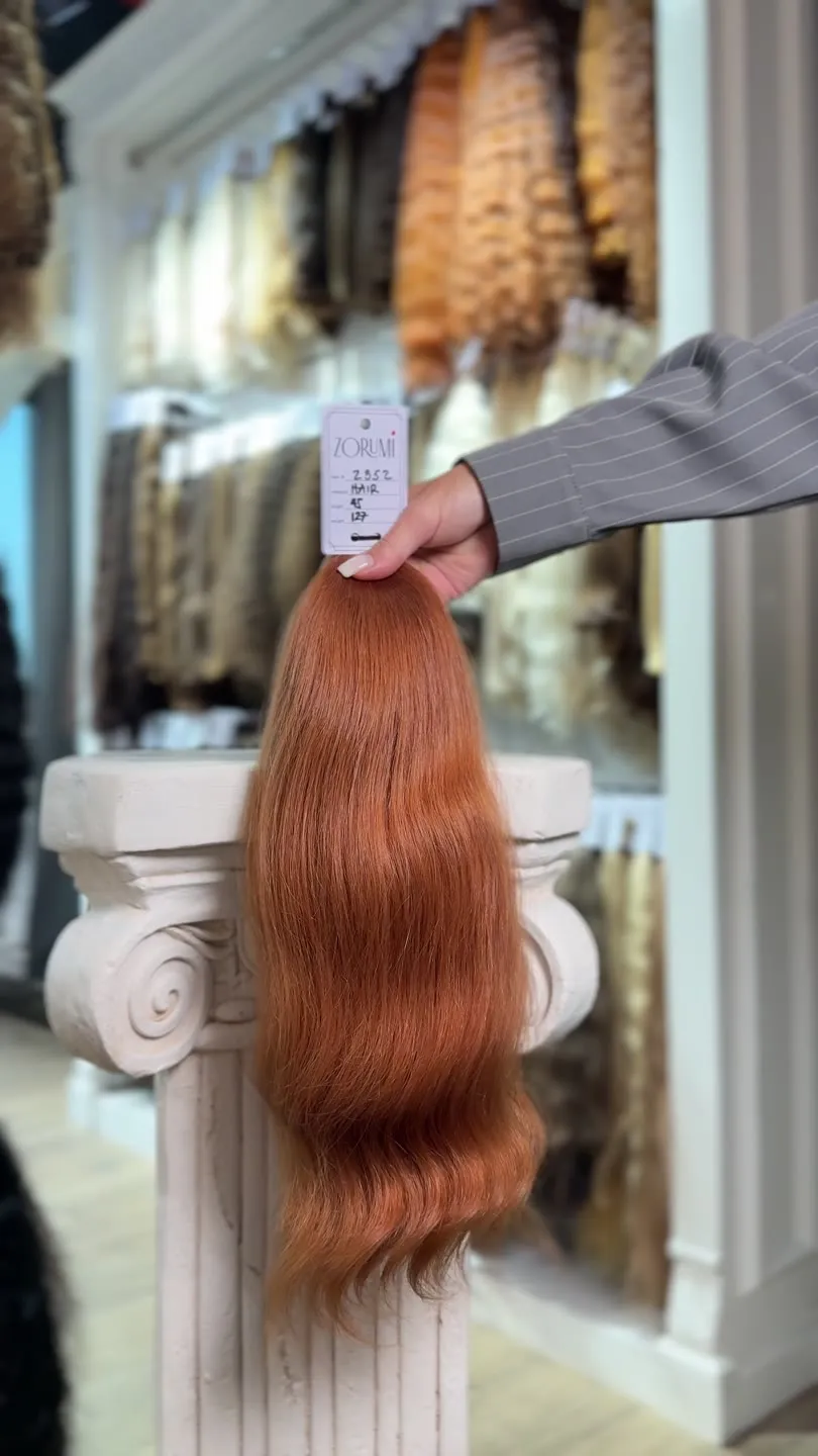 Echthaar-Bund aus der aktuellen ZORUMI-Kollektion, im Salon in Dubai gefilmt