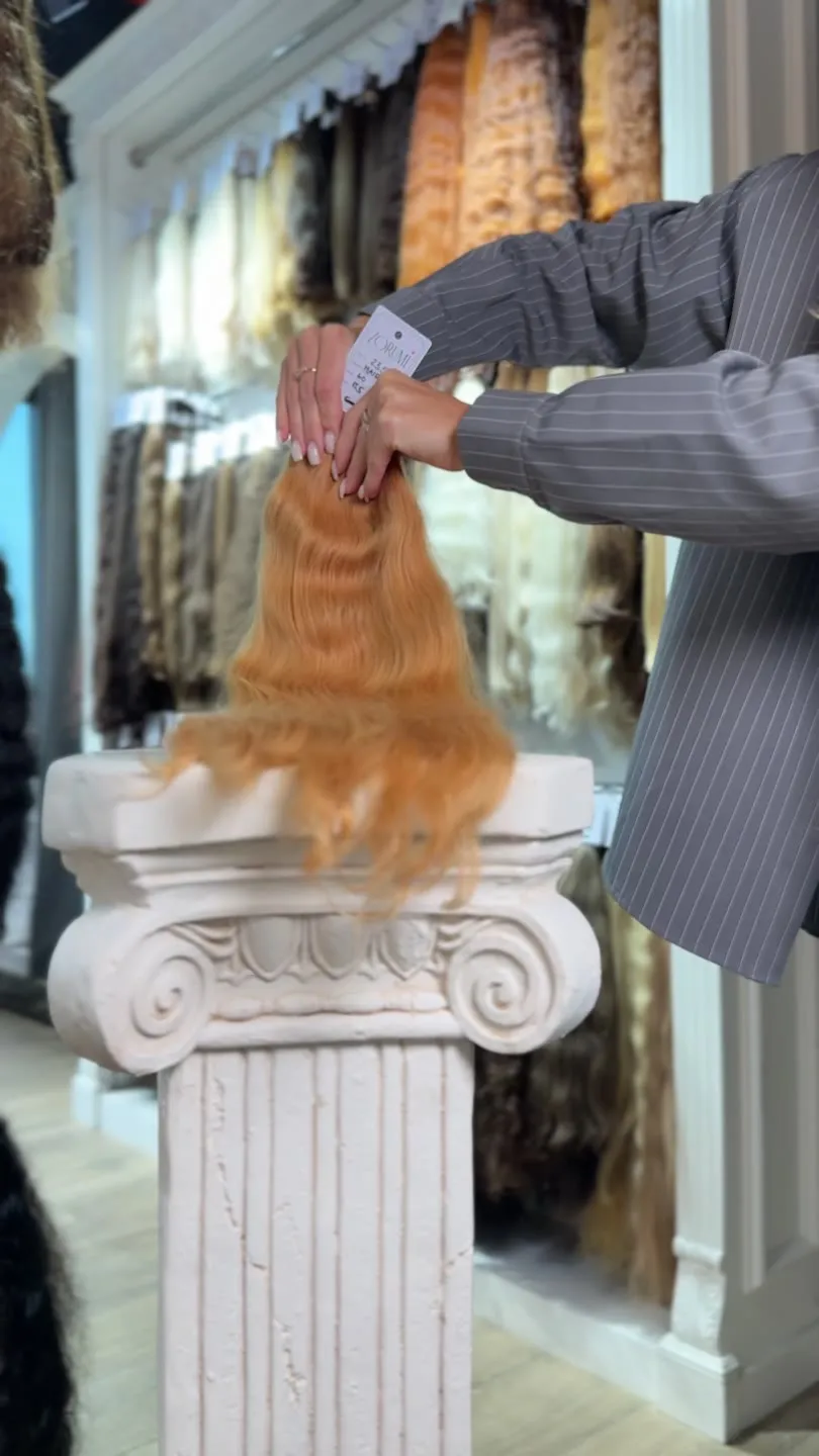 Echthaar-Bund aus der aktuellen ZORUMI-Kollektion, im Salon in Dubai gefilmt