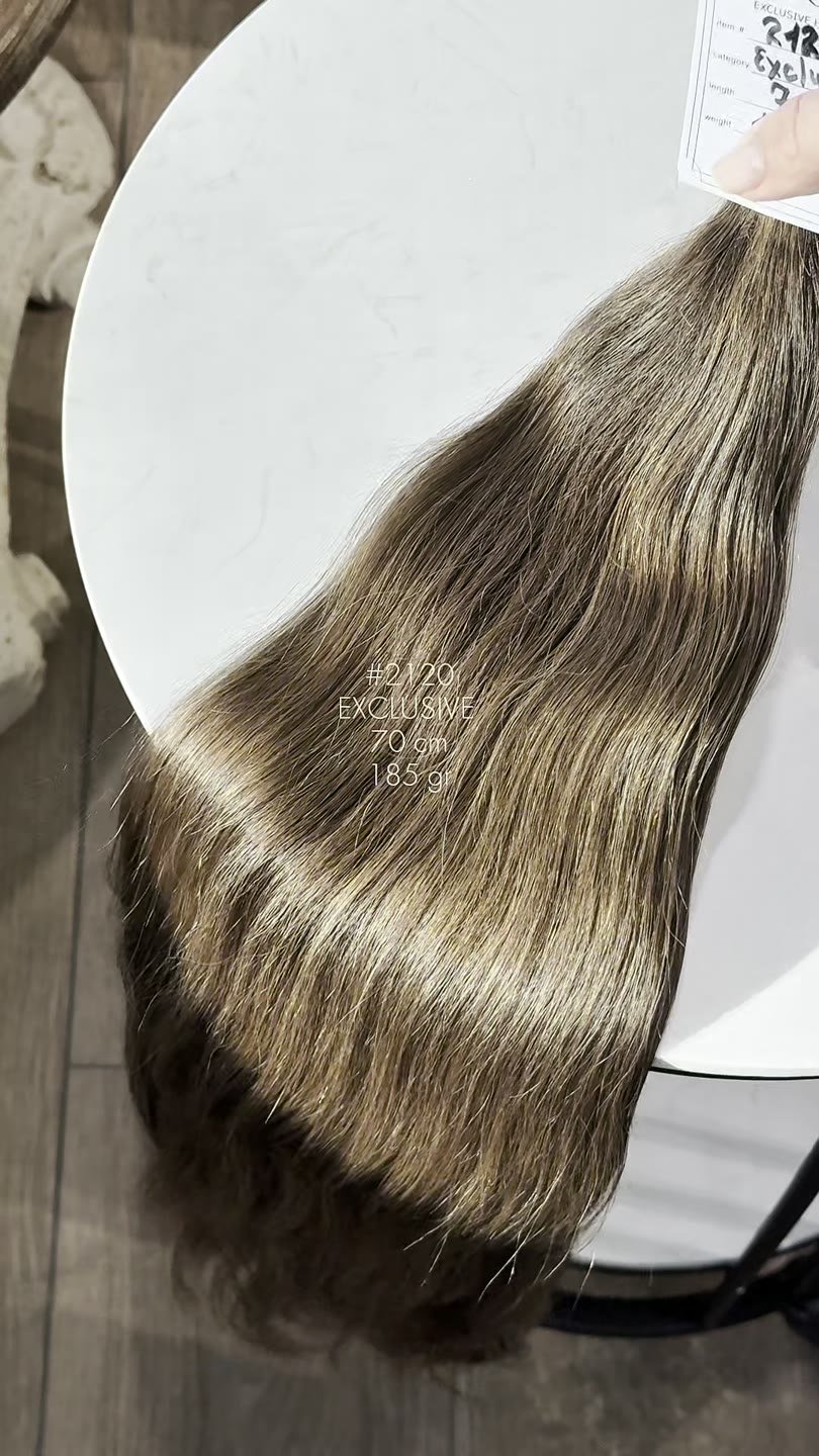 Natural hair package from the current ZORUMI collection, filmed in daylight. Length, weight and shade are confirmed in writing, not from the clip.