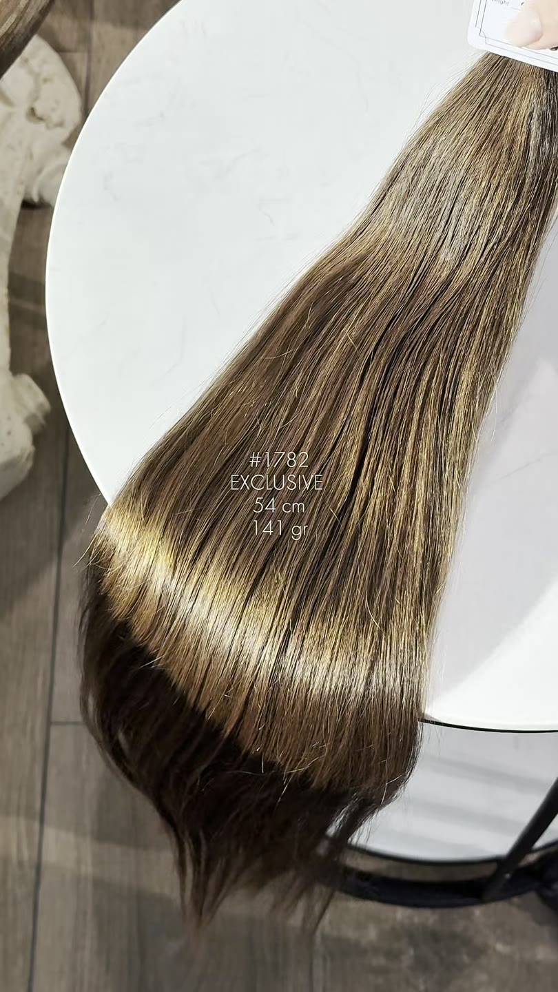 Natural hair package from the current ZORUMI collection, filmed in daylight. Length, weight and shade are confirmed in writing, not from the clip.