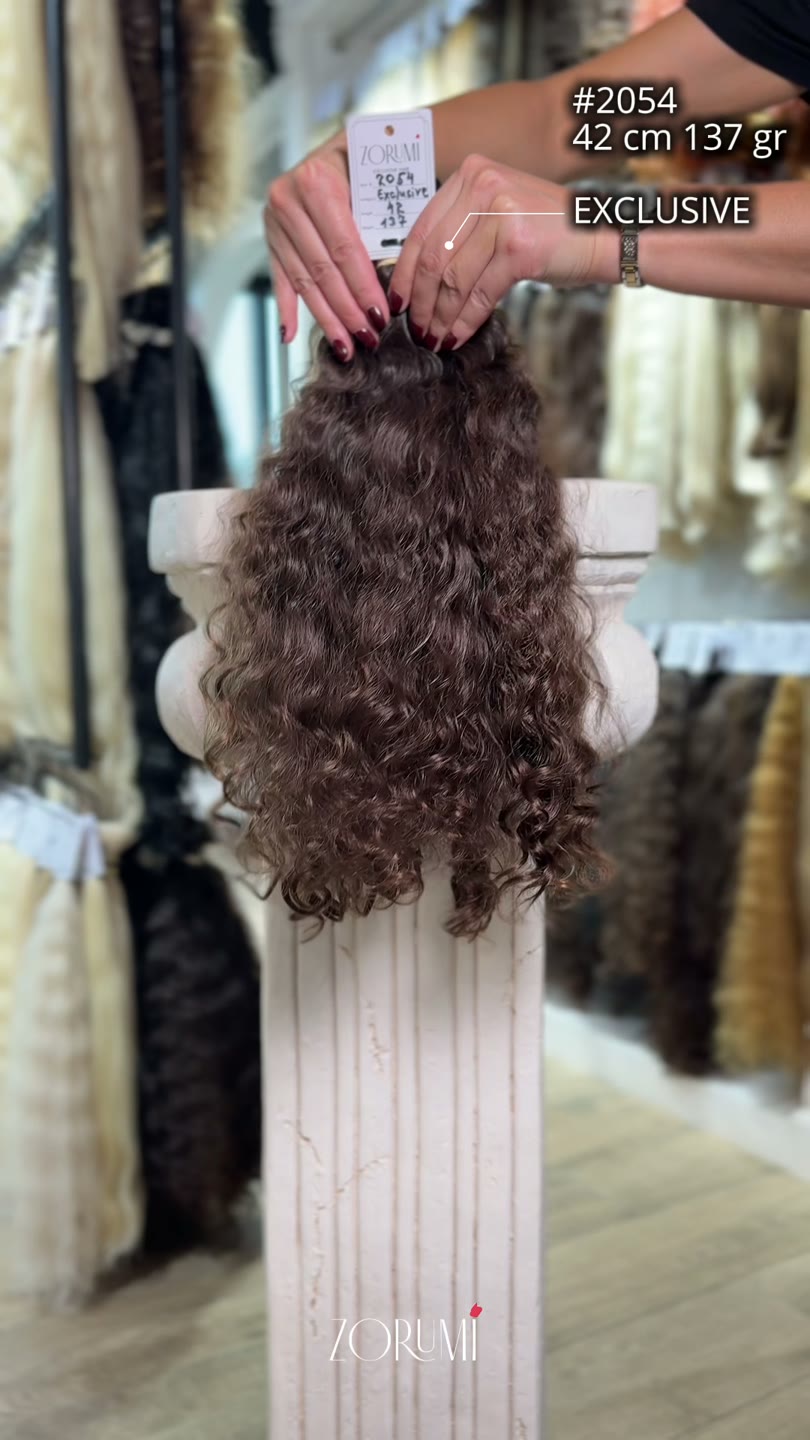 Natural hair package from the current ZORUMI collection, filmed in daylight. Length, weight and shade are confirmed in writing, not from the clip.