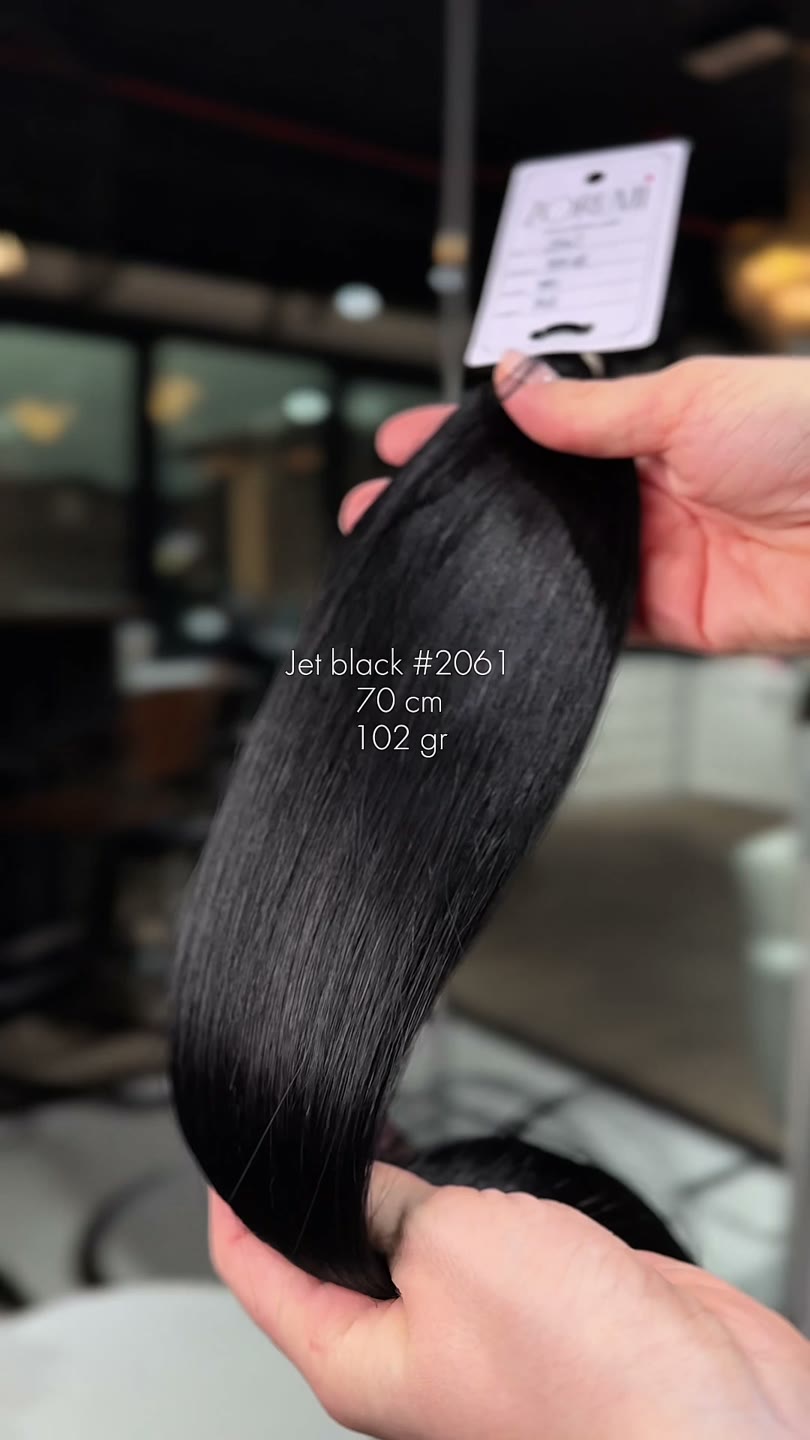 Natural hair package from the current ZORUMI collection, filmed in daylight. Length, weight and shade are confirmed in writing, not from the clip.