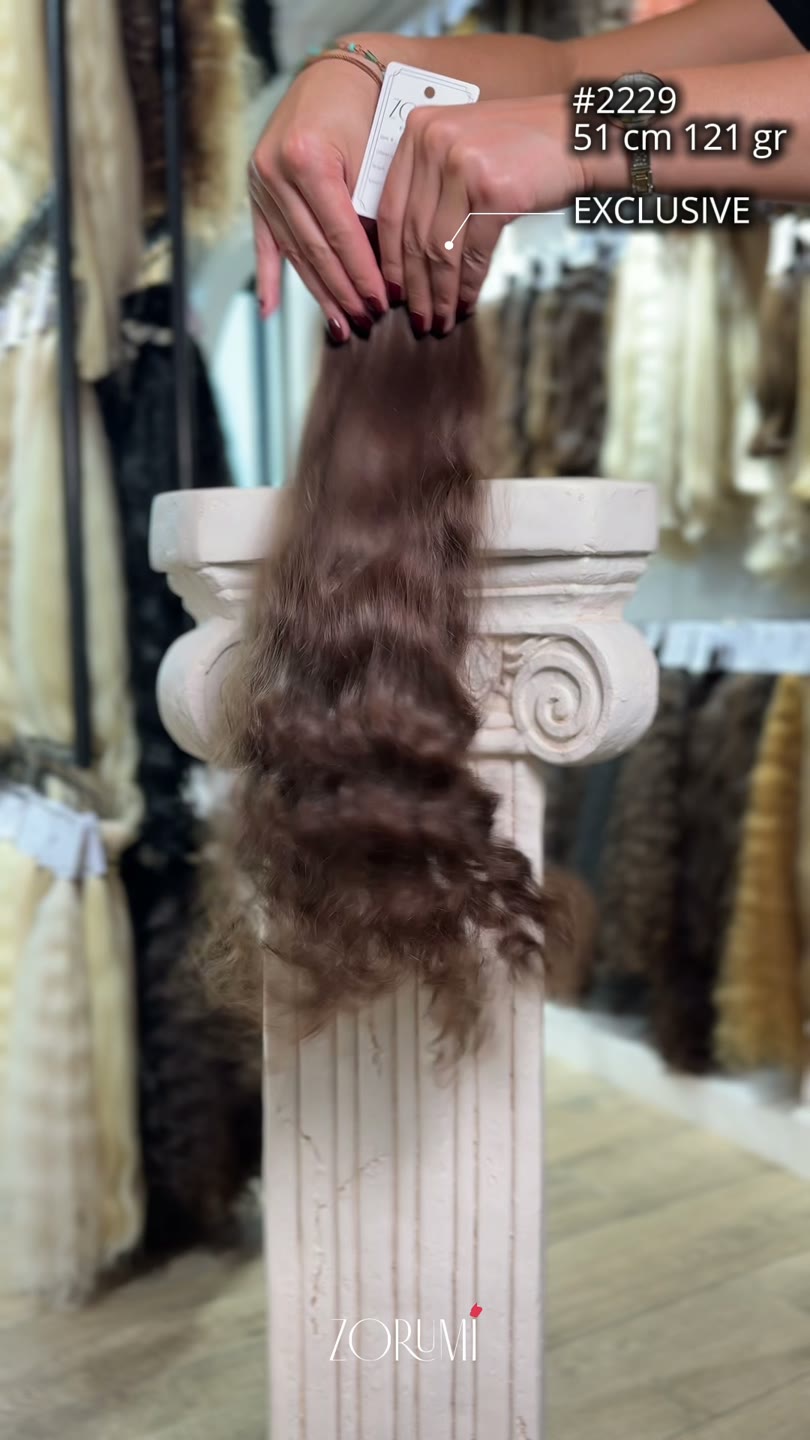 Natural hair package from the current ZORUMI collection, filmed in daylight. Length, weight and shade are confirmed in writing, not from the clip.