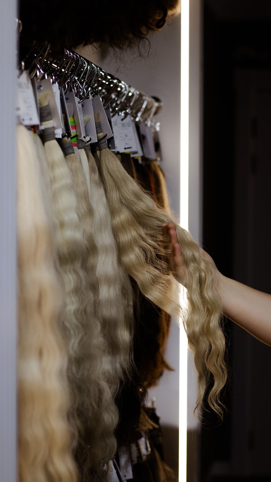 Hand-selected blonde hair extensions at ZORUMI™