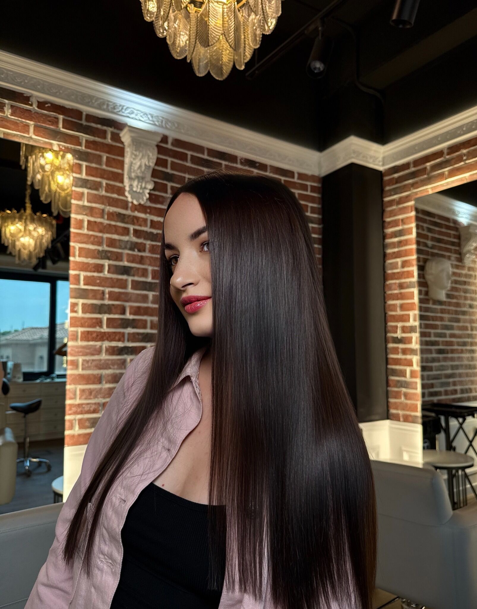 Yuliia, Dubai blogger, at ZORUMI Dubai with long straight dark hair